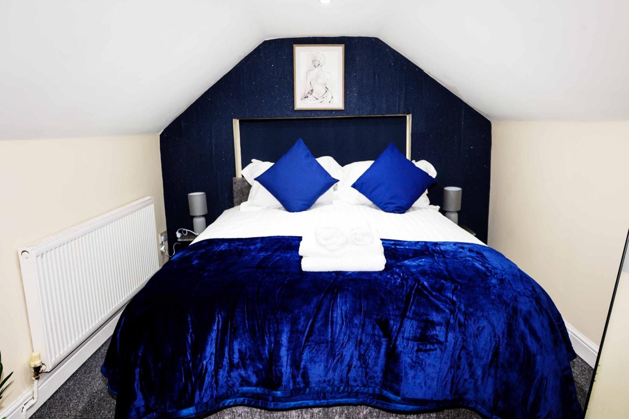 Lausory King Bed Living Your Luxe Home Away Nottingham Ngoại thất bức ảnh