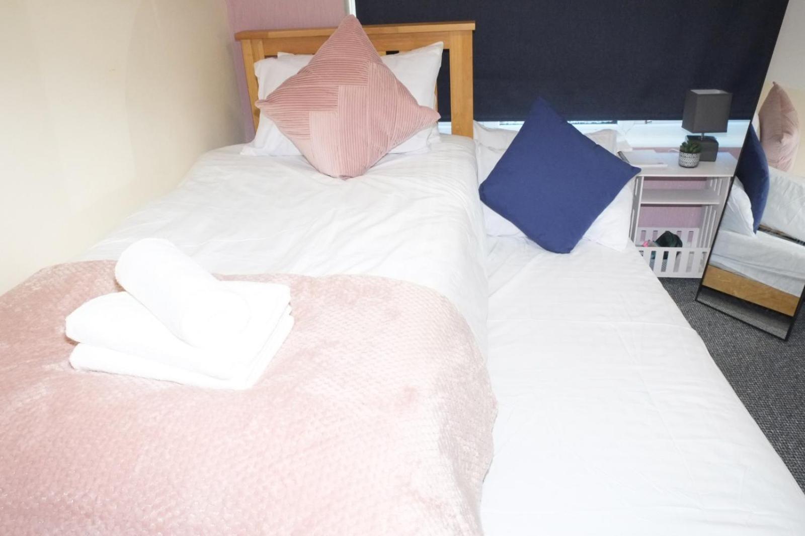 Lausory King Bed Living Your Luxe Home Away Nottingham Ngoại thất bức ảnh