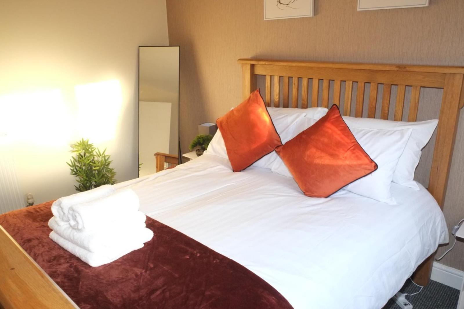 Lausory King Bed Living Your Luxe Home Away Nottingham Ngoại thất bức ảnh